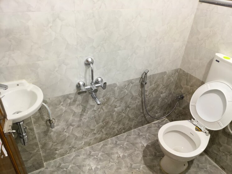 Bathroom, datar colony 1 Bedroom 600 Sq.Ft. Apartment In Datar Colony Mumbai 9115120