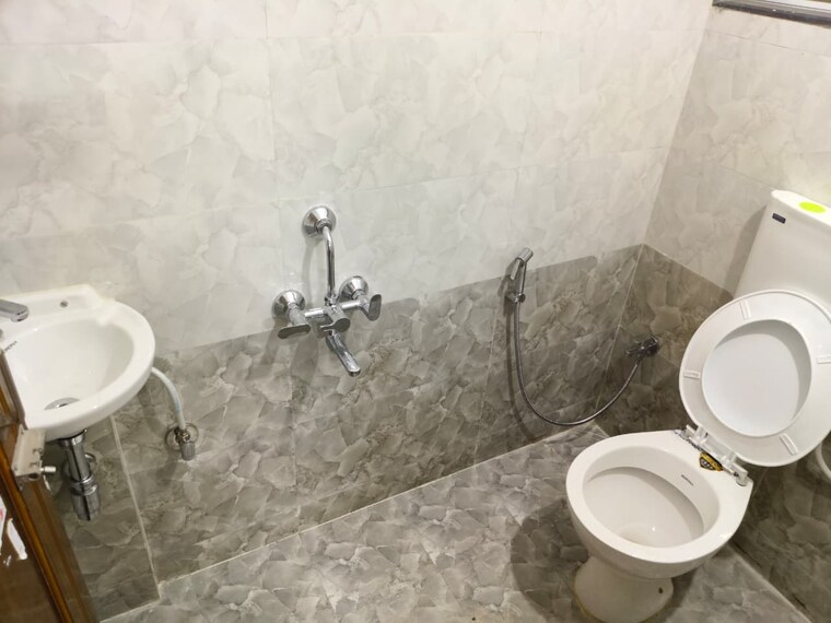 Bathroom, datar colony 1 Bedroom 600 Sq.Ft. Apartment In Datar Colony Mumbai 9115120