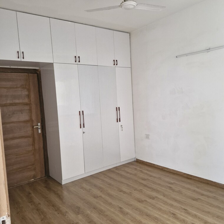 Room, tulip-yellow 3 Bedroom 1704 Sq.Ft. Apartment In Sector 69 Gurgaon 9115178