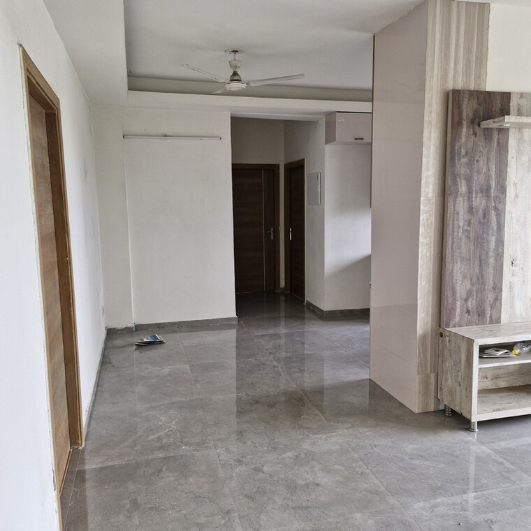 Living Room, tulip-yellow 3 Bedroom 1704 Sq.Ft. Apartment In Sector 69 Gurgaon 9115178