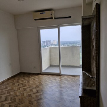 Room in 3 BHK Apartment at Tulip Yellow, Sector 69 – for Rent