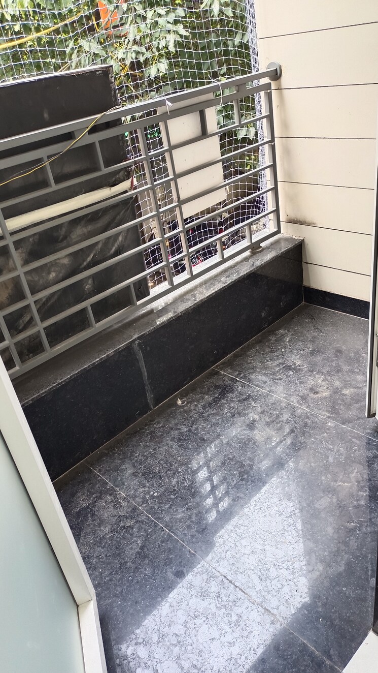 Balcony, old rajinder nagar Pg For Girls In Old Rajinder Nagar 9115185