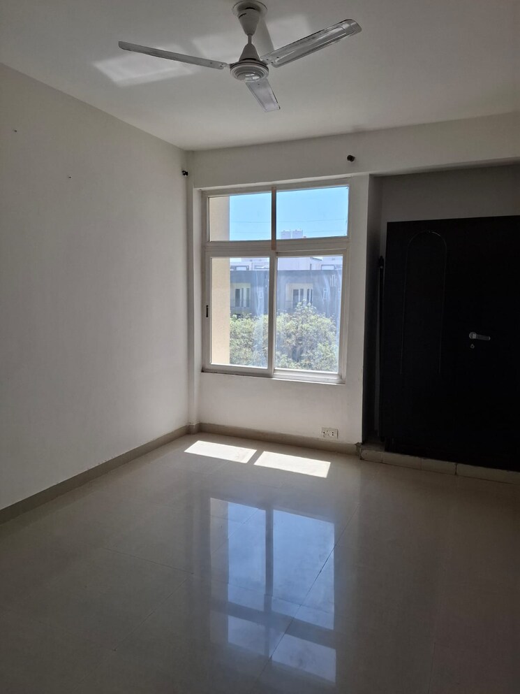 Room, tulip-petals 3 Bedroom 1550 Sq.Ft. Apartment In Sector 89 Gurgaon 9115209