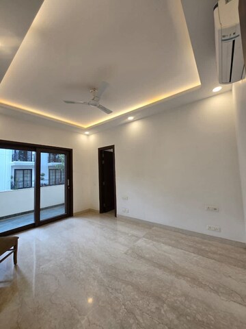 Room in 4 BHK Builder Floor at Saket – for Rent