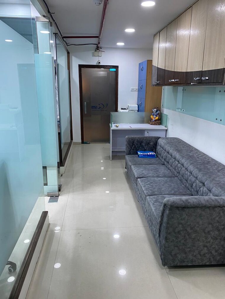 Kitchen, peninsula-plaza Commercial Office Space 700 Sq.Ft. In Andheri West Mumbai 9115308