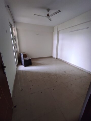 Room in 3 BHK Apartment at Royce Sentosa Parc, Raj Nagar Extension – for Rent