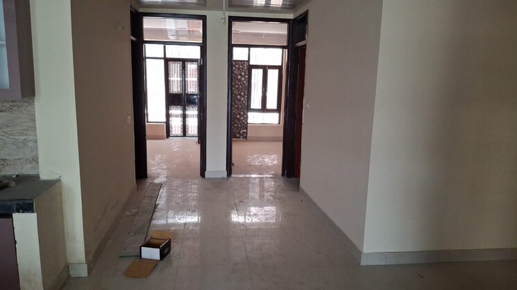 Room, sector 55 6+ Bedroom 254 Sq.Ft. Independent House In Sector 55 Noida 9115358