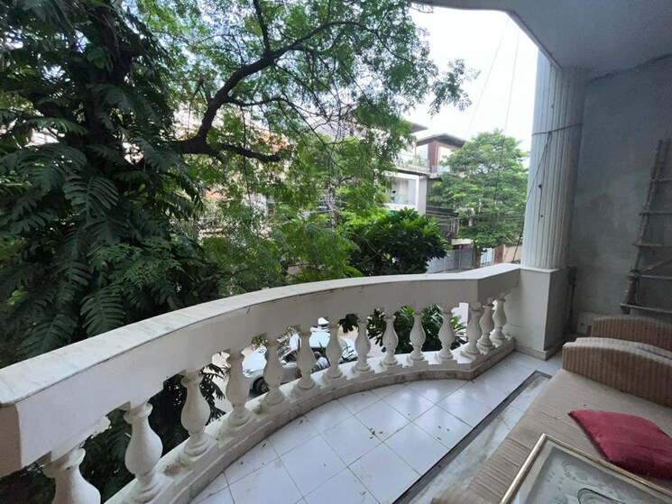 Balcony, dlf phase ii 2 Bedroom 300 Sq.Ft. Builder Floor In Dlf Phase ii Gurgaon 9115365