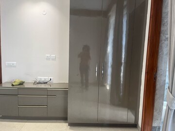  3.5 BHK Builder Floor at Sector 8 – for Rent