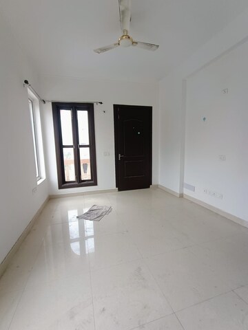 Room in 3 BHK Villa at Amrapali Leisure Valley, Tech Zone 4 Greater Noida – for Rent