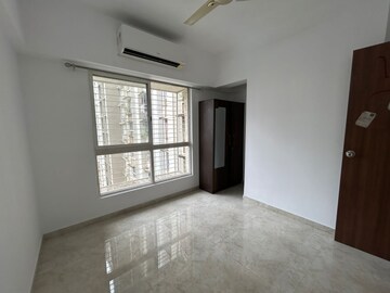 Room in 1 BHK Apartment at Lodha Amara, Kolshet Road – for Rent