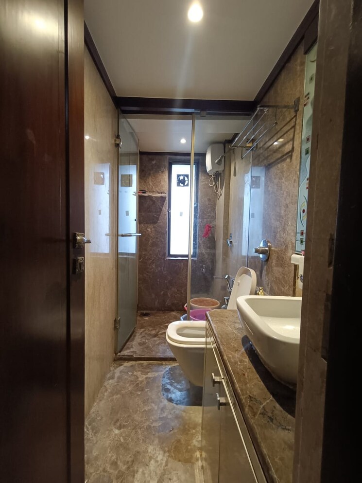 Bathroom, yash-5-diamond-garden 3 Bedroom 1560 Sq.Ft. Apartment In Chembur Mumbai 9115490