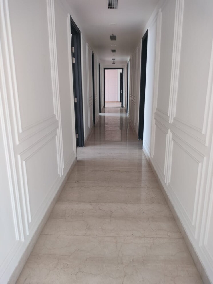 Room, paras-quartier 4 Bedroom 6000 Sq.Ft. Apartment In Gwal Pahari Gurgaon 9115495