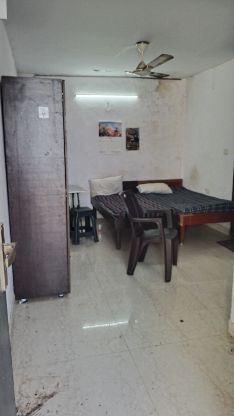 Team Area, saket 1 RK 300 Sq.Ft. Builder Floor In Saket Delhi 9115527