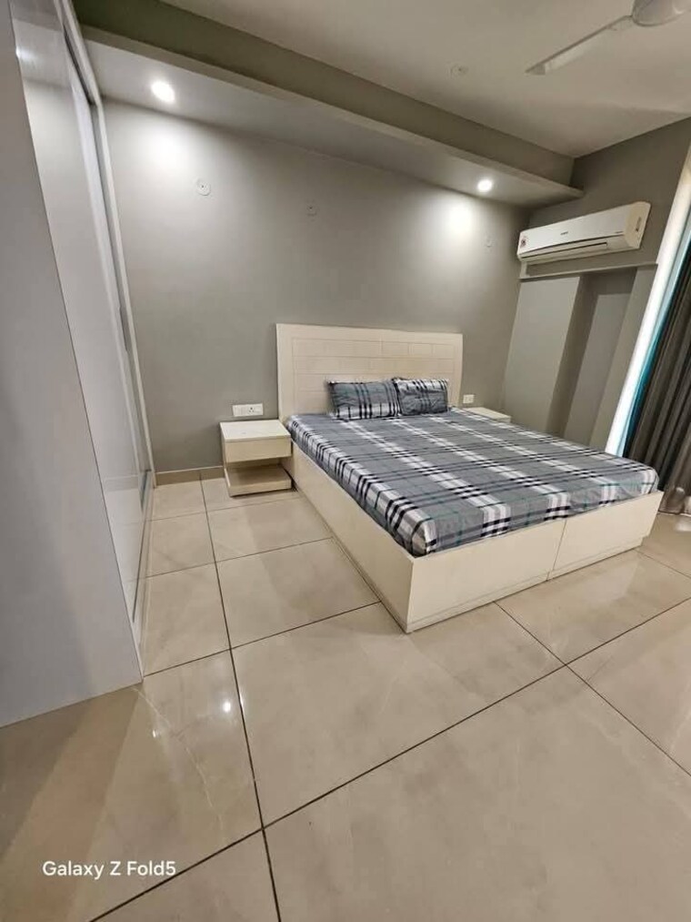 Bedroom, freedom fighters enclave 2 Bedroom 950 Sq.Ft. Apartment In Freedom Fighters Enclave Delhi 9115603