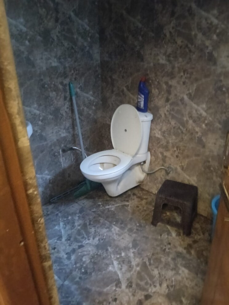 Bathroom, pir machalla 3 Bedroom 1000 Sq.Ft. Builder Floor In Pir Machalla Zirakpur 9115542