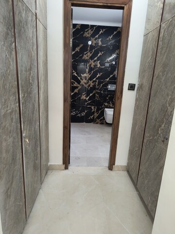 Furnished Amenities in 3 BHK Builder Floor at Green Fields Colony – for Rent