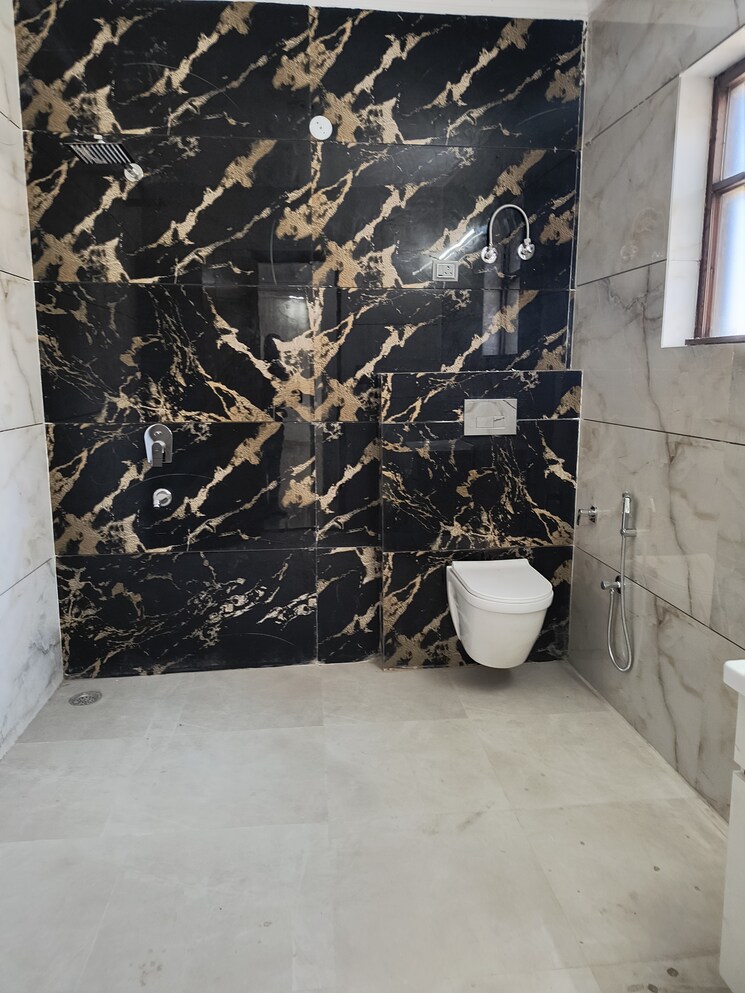 Team Area, green fields colony 3 Bedroom 320 Sq.Yd. Builder Floor In Green Fields Colony Faridabad 9115605