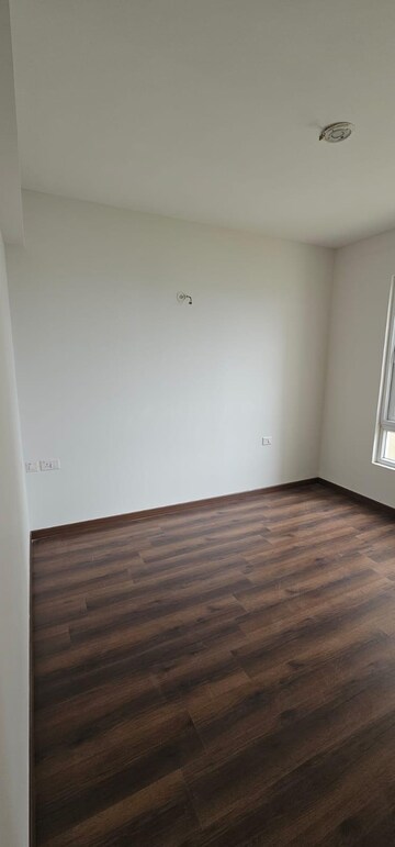 Room in 3 BHK Apartment at Hero Homes Gurgaon, Sector 104 – for Rent