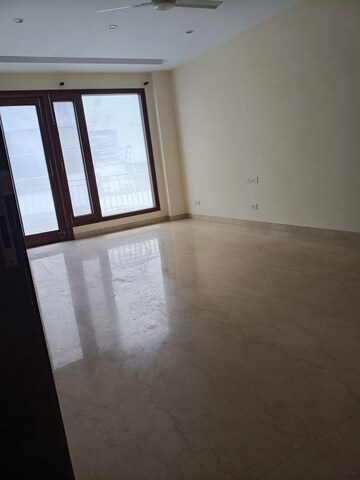 Room in 4 BHK Independent House at Maharani Bagh – for Sale