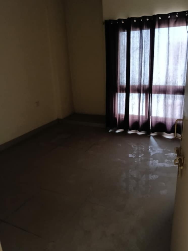 Room, upavp-ganga-yamuna-and-hindon-enclave 6 Bedroom 3450 Sq.Ft. Apartment In Pratap Vihar Ghaziabad 9115655