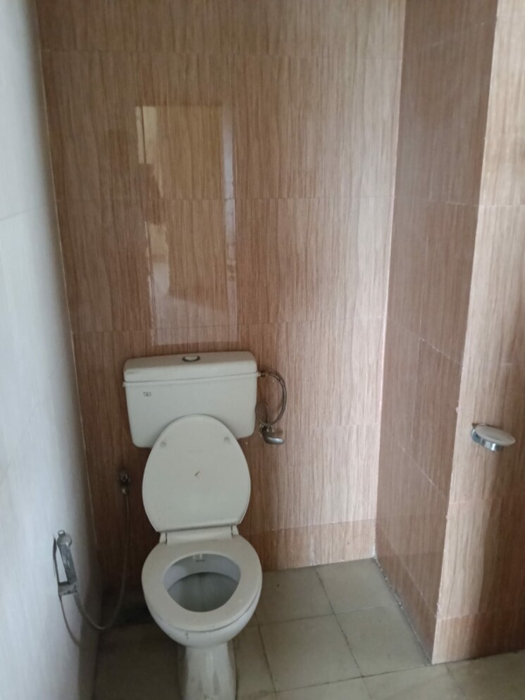 Bathroom, upavp-ganga-yamuna-and-hindon-enclave 6 Bedroom 3450 Sq.Ft. Apartment In Pratap Vihar Ghaziabad 9115655