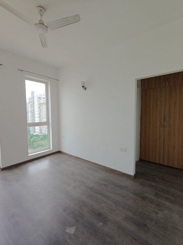 Room in 3 BHK Apartment at Ireo The Corridors, Sector 67a – for Rent