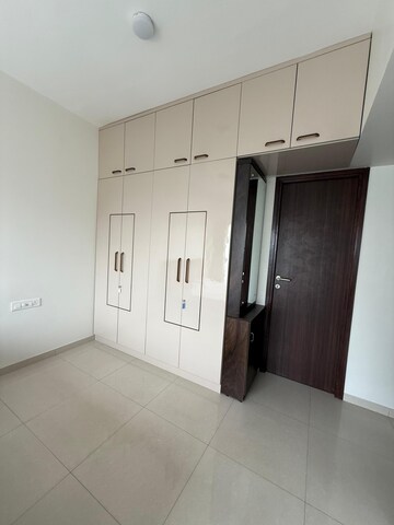 Furnished Amenities in 2 BHK Apartment at Kalpataru Bliss, Santacruz East – for Rent