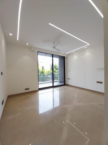 Room in 4 BHK Builder Floor at Dlf Phase I – for Sale