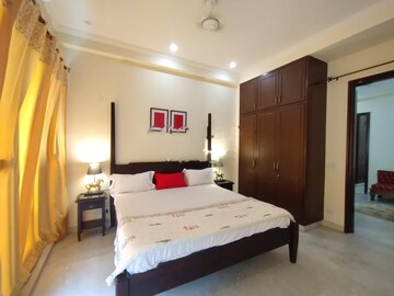 Bedroom in 4 BHK Apartment at Sector 43 – for Rent