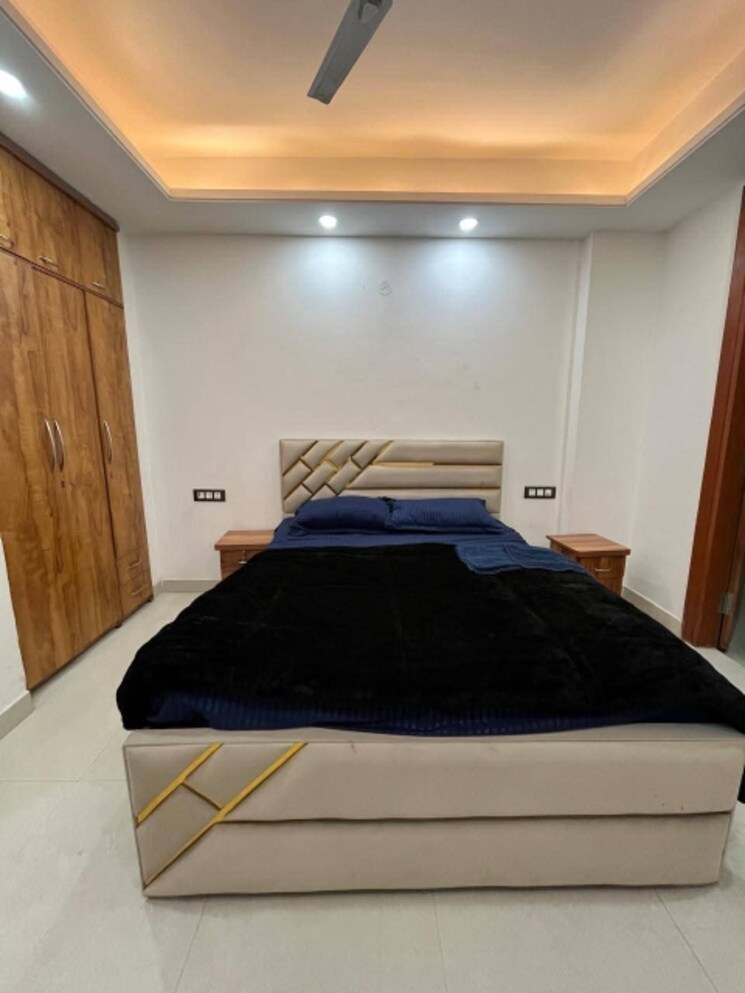 Bedroom, freedom fighters enclave 2 Bedroom 1000 Sq.Ft. Apartment In Freedom Fighters Enclave Delhi 9115795