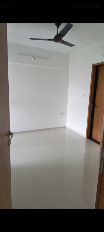 Room in 2 BHK Apartment at Majestique Signature Towers, Balewadi – for Rent