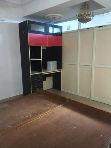 Room in 3 BHK Builder Floor at Shanthi Nagar – for Rent