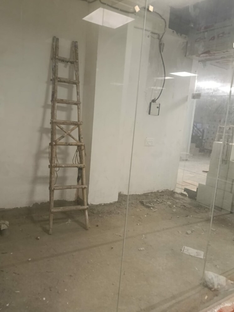 Bathroom, midpoint-mart Commercial Office Space in IT/SEZ 350 Sq.Ft. In Siddharth Vihar Ghaziabad 9115891