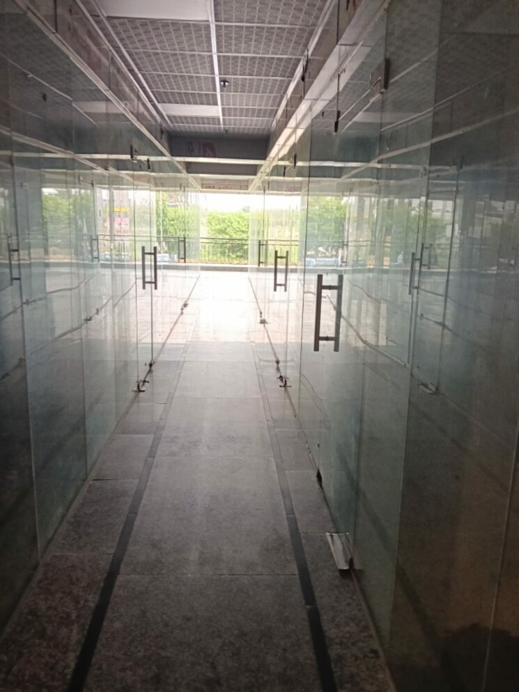 undefined, midpoint-mart Commercial Office Space in IT/SEZ 350 Sq.Ft. In Siddharth Vihar Ghaziabad 9115891