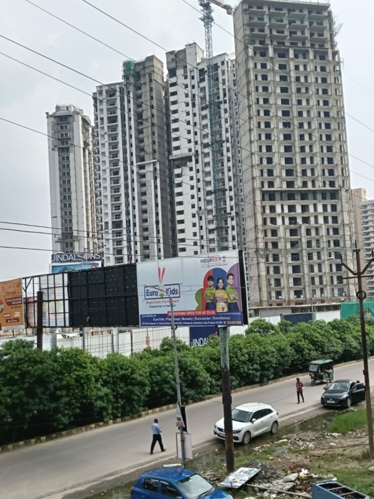 Exterior View, midpoint-mart Commercial Office Space in IT/SEZ 350 Sq.Ft. In Siddharth Vihar Ghaziabad 9115891