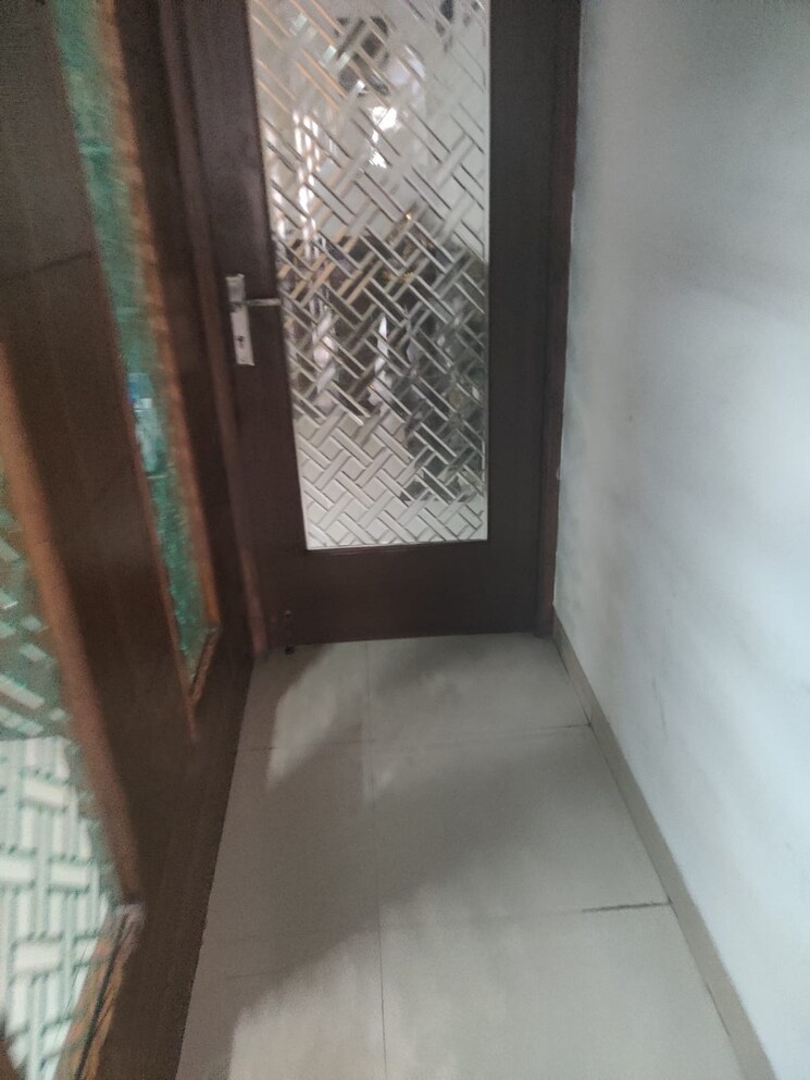 Team Area, malviya nagar Commercial Office Space 2200 Sq.Ft. In Malviya Nagar Delhi 9115899