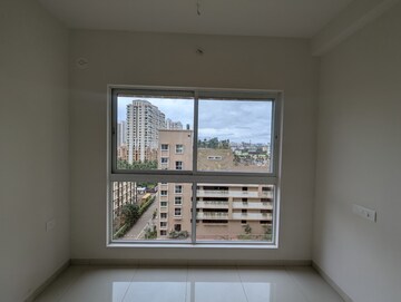 Room in 2 BHK Apartment at Godrej Green Vistas, Mahalunge – for Rent
