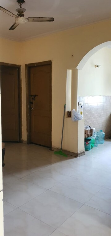 Room in 3 BHK Builder Floor at Niti Khand – for Rent