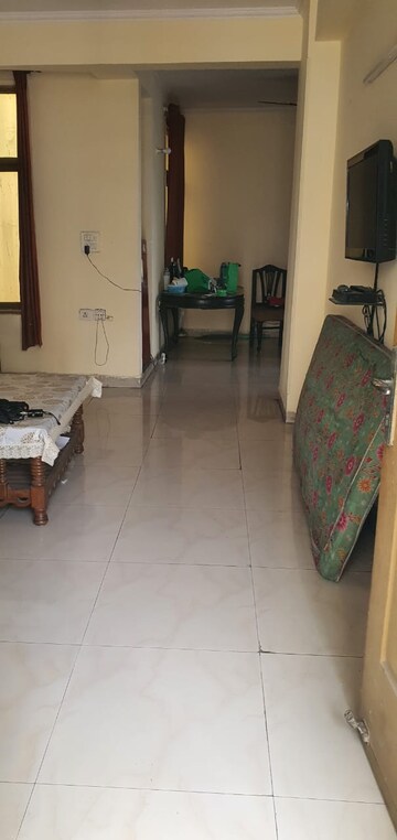 Room in 3 BHK Builder Floor at Niti Khand – for Rent