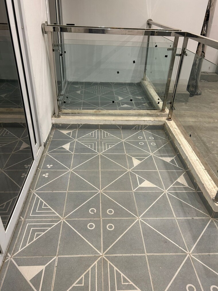 Balcony, shivalik colony 6 Bedroom 200 Sq.Yd. Villa In Shivalik Colony Delhi 9116042