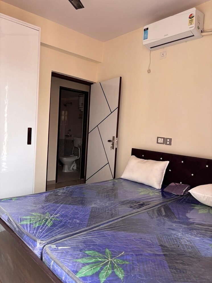 Room, rof-aalayas 3 Bedroom 800 Sq.Ft. Apartment In Sector 102 Gurgaon 9116070