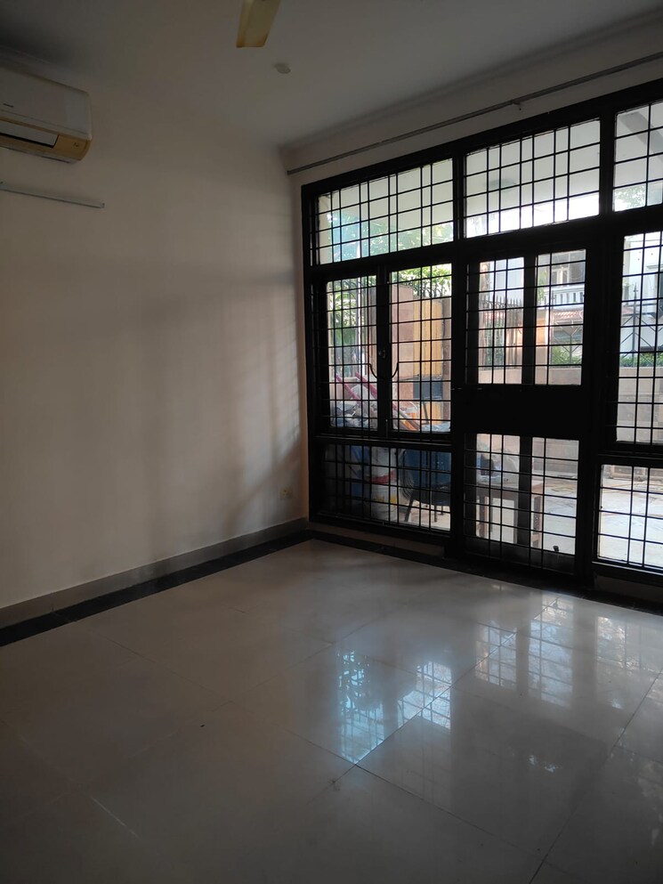 Room, ansal-sushant-residency 3.5 Bedroom 2400 Sq.Ft. Villa In Sushant Lok Iii Gurgaon 9116080