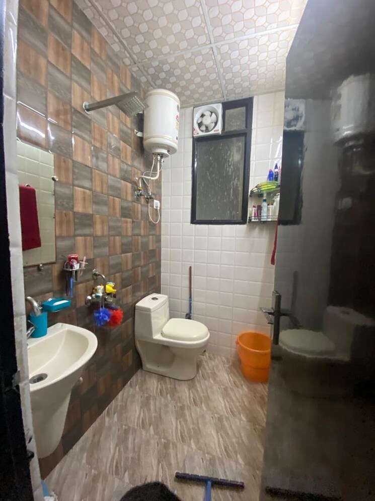 Bathroom, sai-enclave-niti-khand 2 Bedroom 1000 Sq.Ft. Builder Floor In Niti Khand Ghaziabad 9116182