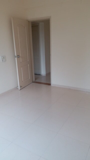 Room in 2 BHK Apartment at Lunkad Amazon, Viman Nagar – for Rent