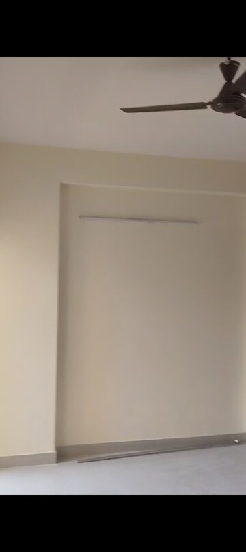 Room in 3 BHK Apartment at Paramount Emotions, Sector 1 Greater Noida – for Rent