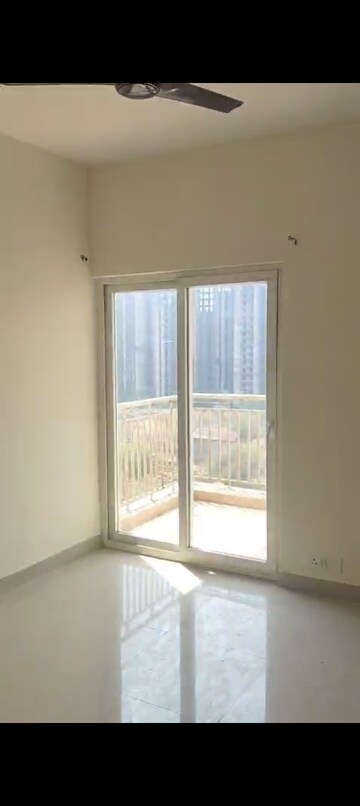 Room in 3 BHK Apartment at Paramount Emotions, Sector 1 Greater Noida – for Rent