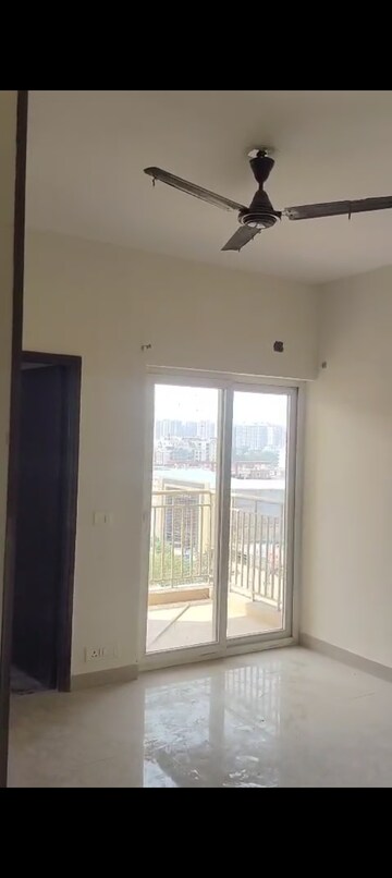 Room in 3 BHK Apartment at Paramount Emotions, Sector 1 Greater Noida – for Rent