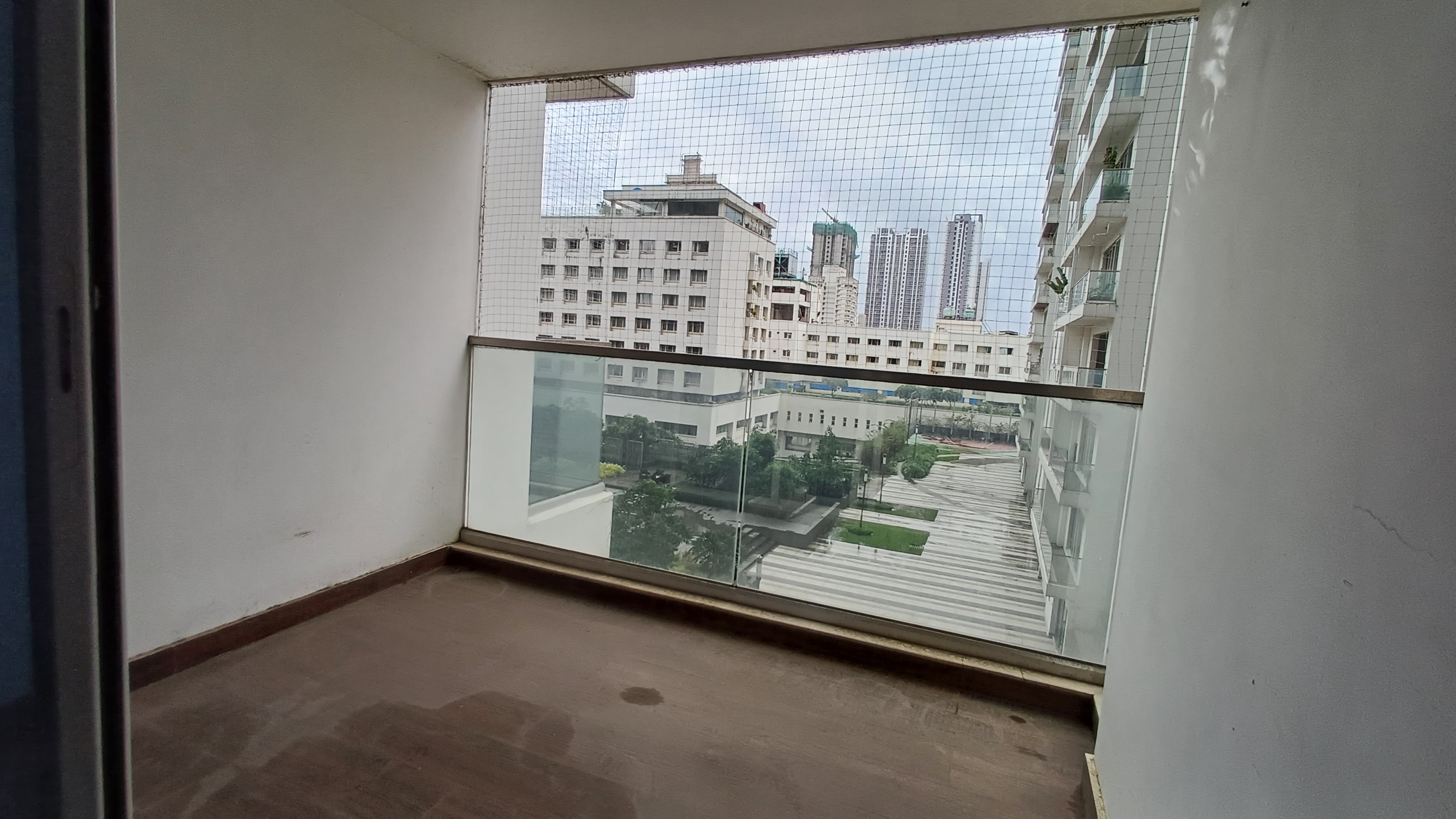 2 BHK + Extra Room Apartment For Rent in Sheth Avalon