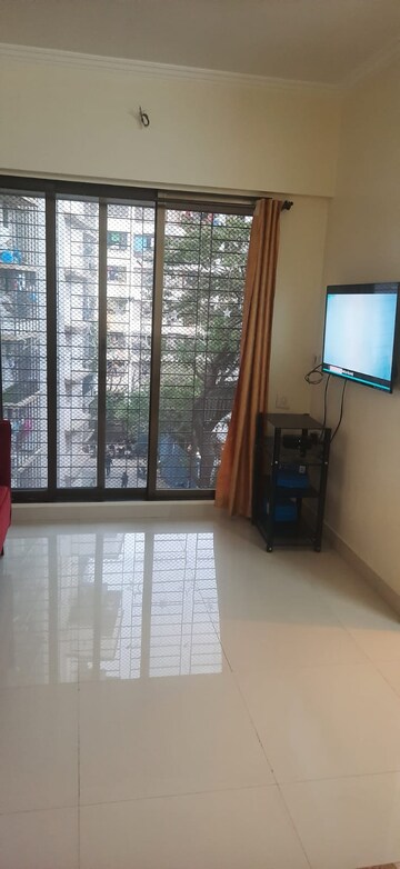 Room in 1 BHK Apartment at Sethia Sea View, Goregaon West – for Rent